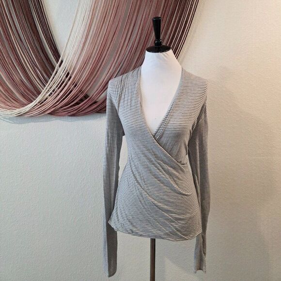 Lululemon Wrap Blouse Sz 8 - Picture 1 of 5